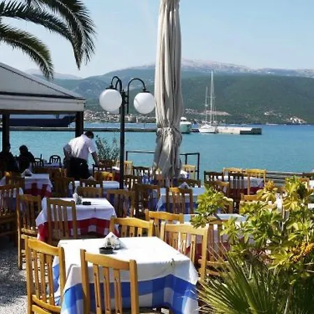 Grizata Sleeps 4 * Chaliotata